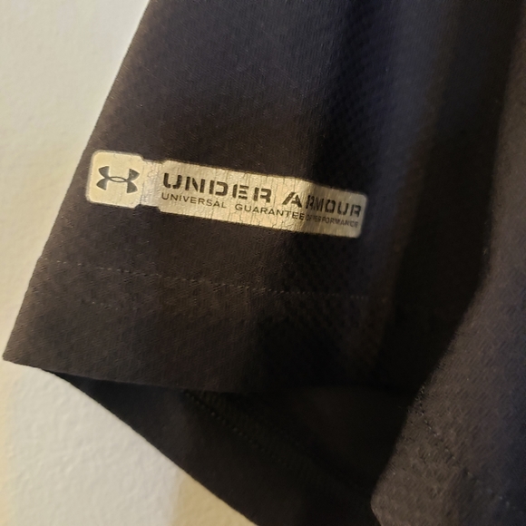 2/$15 Under Armour Heat Gear Short Sleeve Black Shirt, Size M - Picture 5 of 6